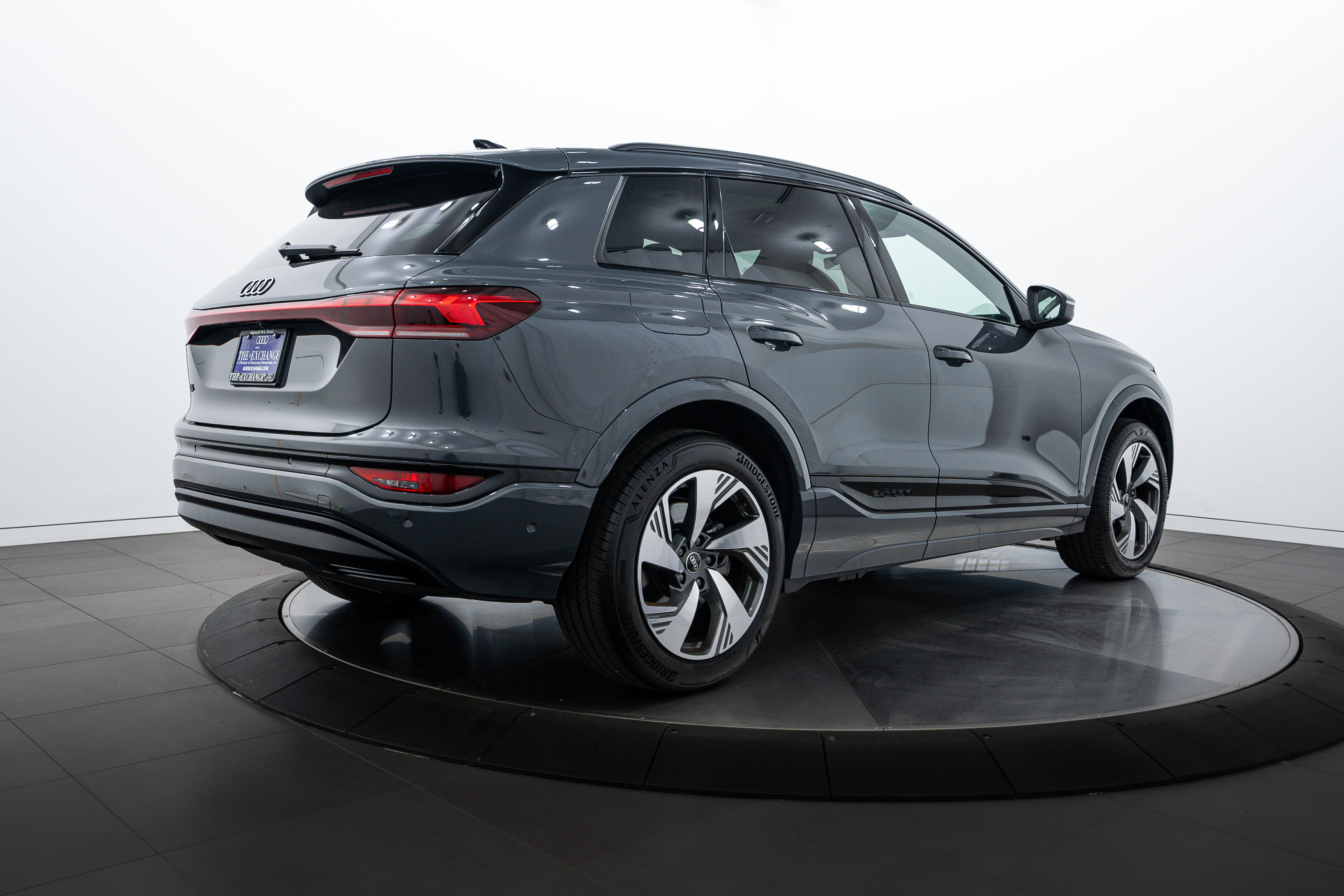 2025 Audi Q6 E-tron Premium Plus photo 4