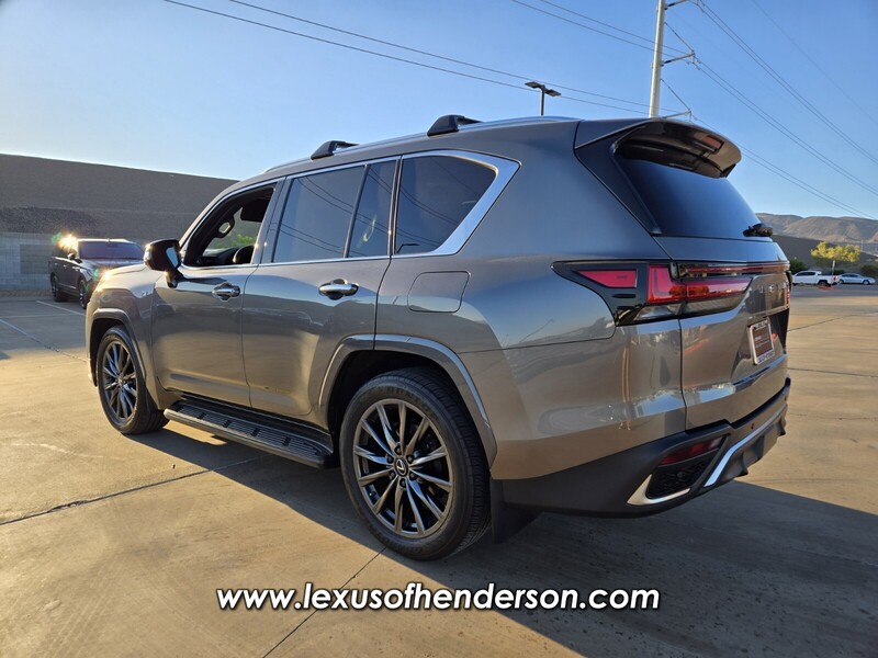 2023 Lexus LX 600 F SPORT photo 4