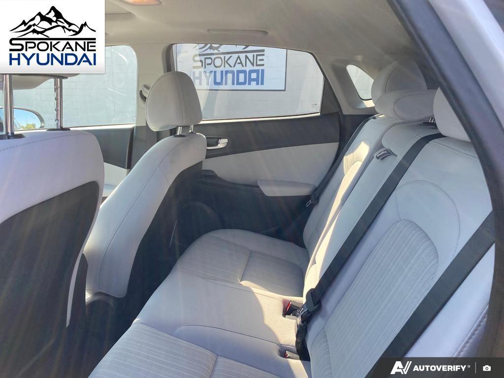 2022 Hyundai Kona SEL photo 2