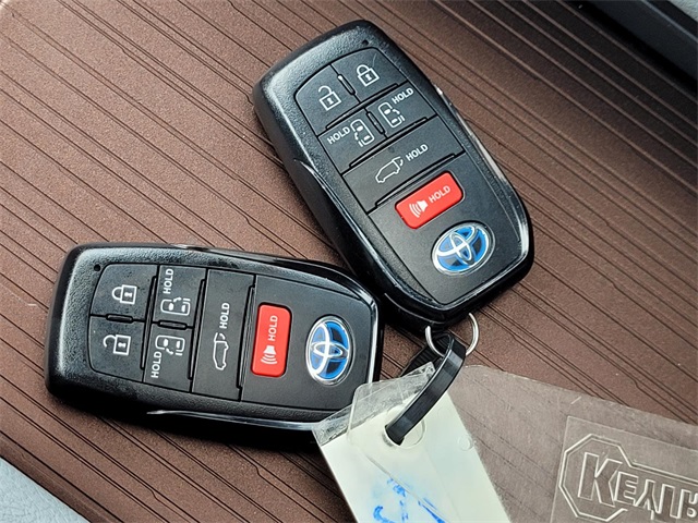 2024 Toyota Sienna XLE photo 36