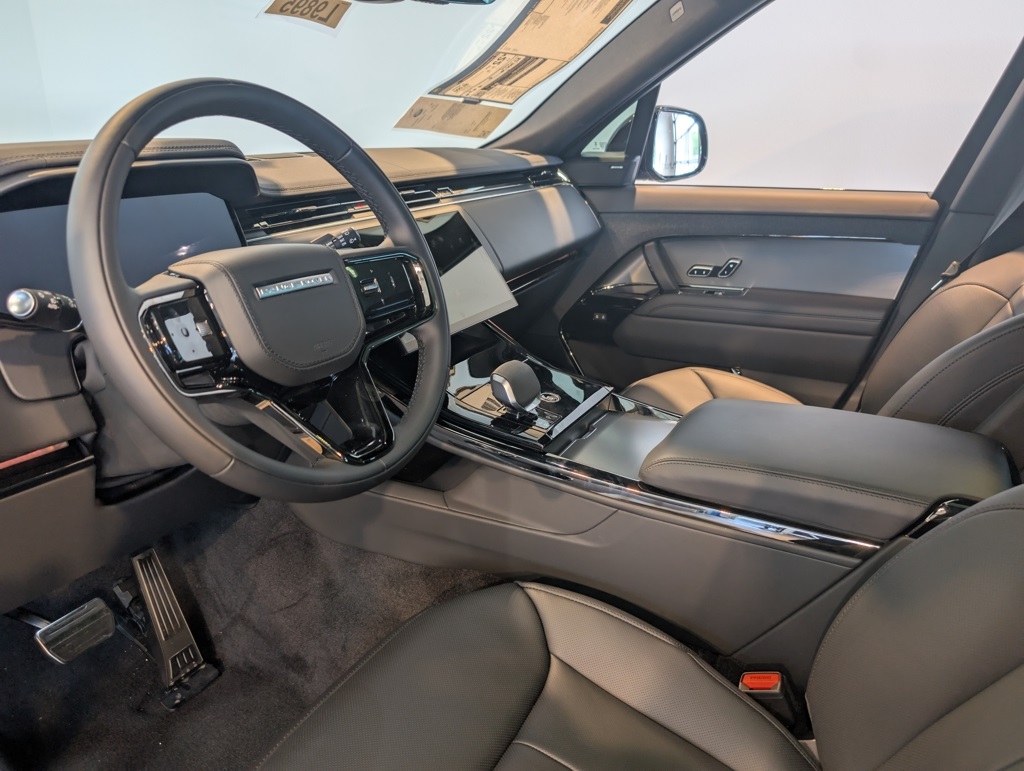 2025 Land Rover Range Rover Sport SE photo 8