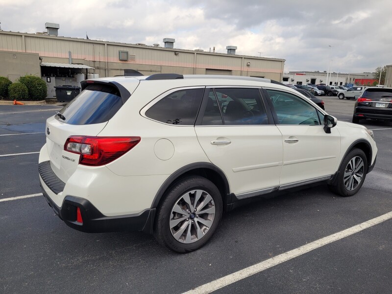 2018 Subaru Outback 2.5i Touring photo 3