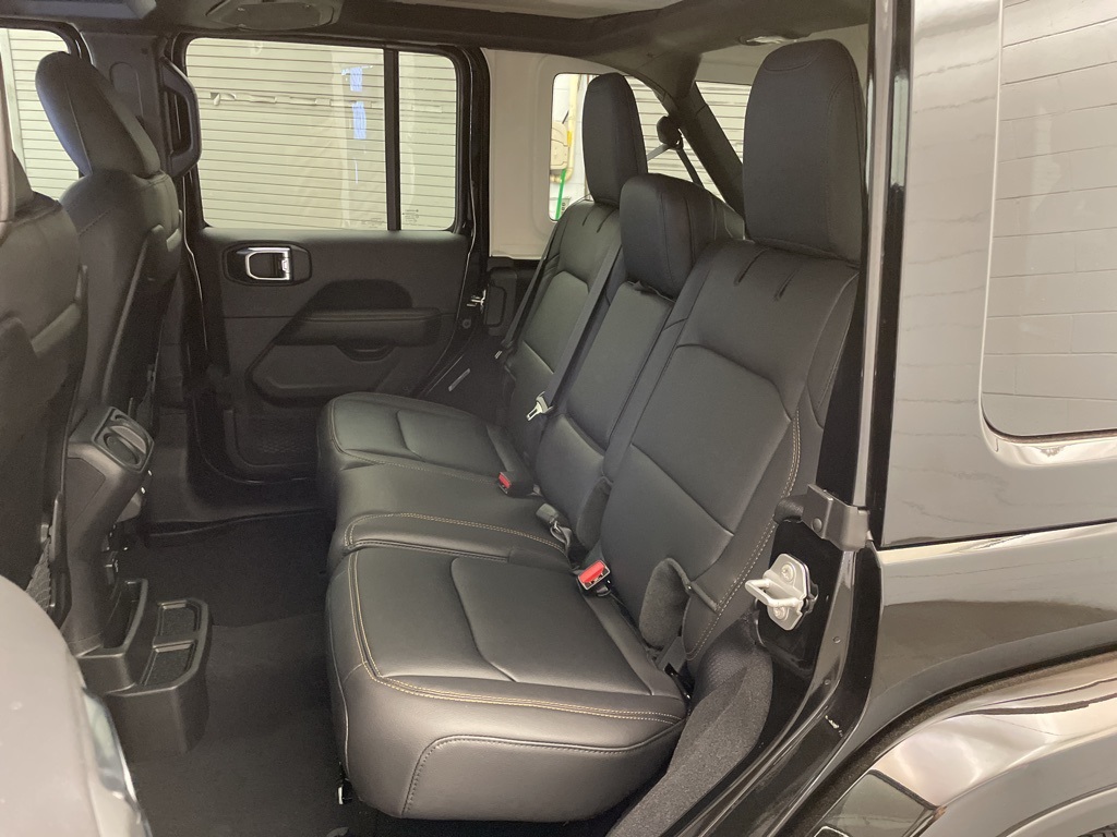 2025 Jeep Wrangler Sahara photo 13