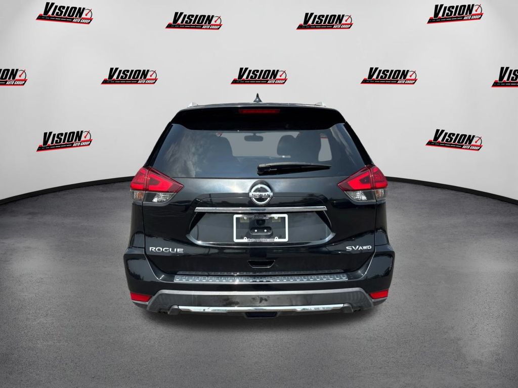 2017 Nissan Rogue SV photo 6