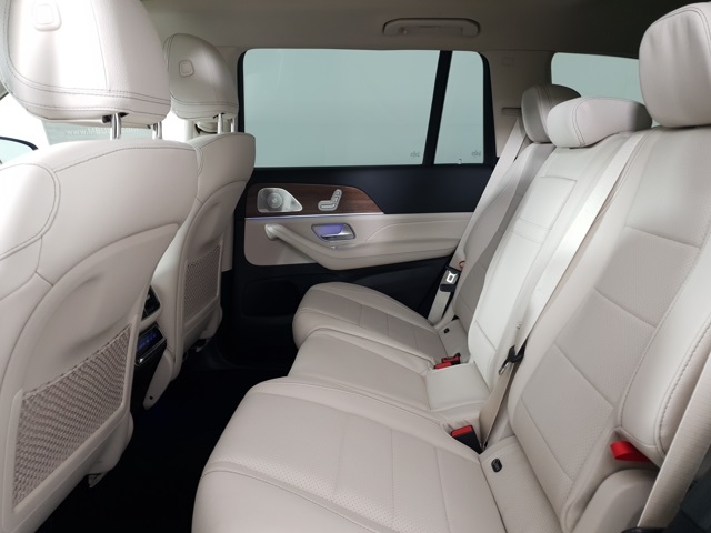 2025 Mercedes Benz GLS 450 4MATIC photo 9