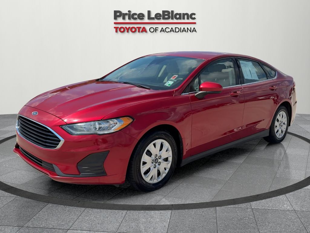 2020 Ford Fusion S photo 3