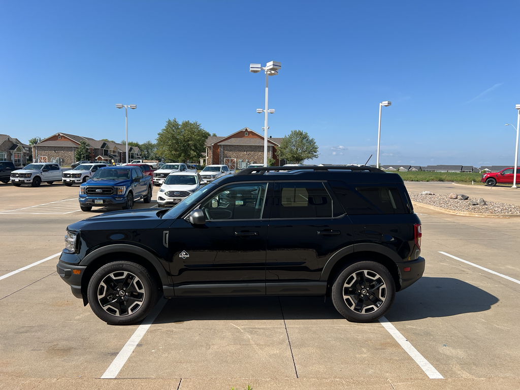 2024 Ford Bronco Sport Outer Banks photo 3