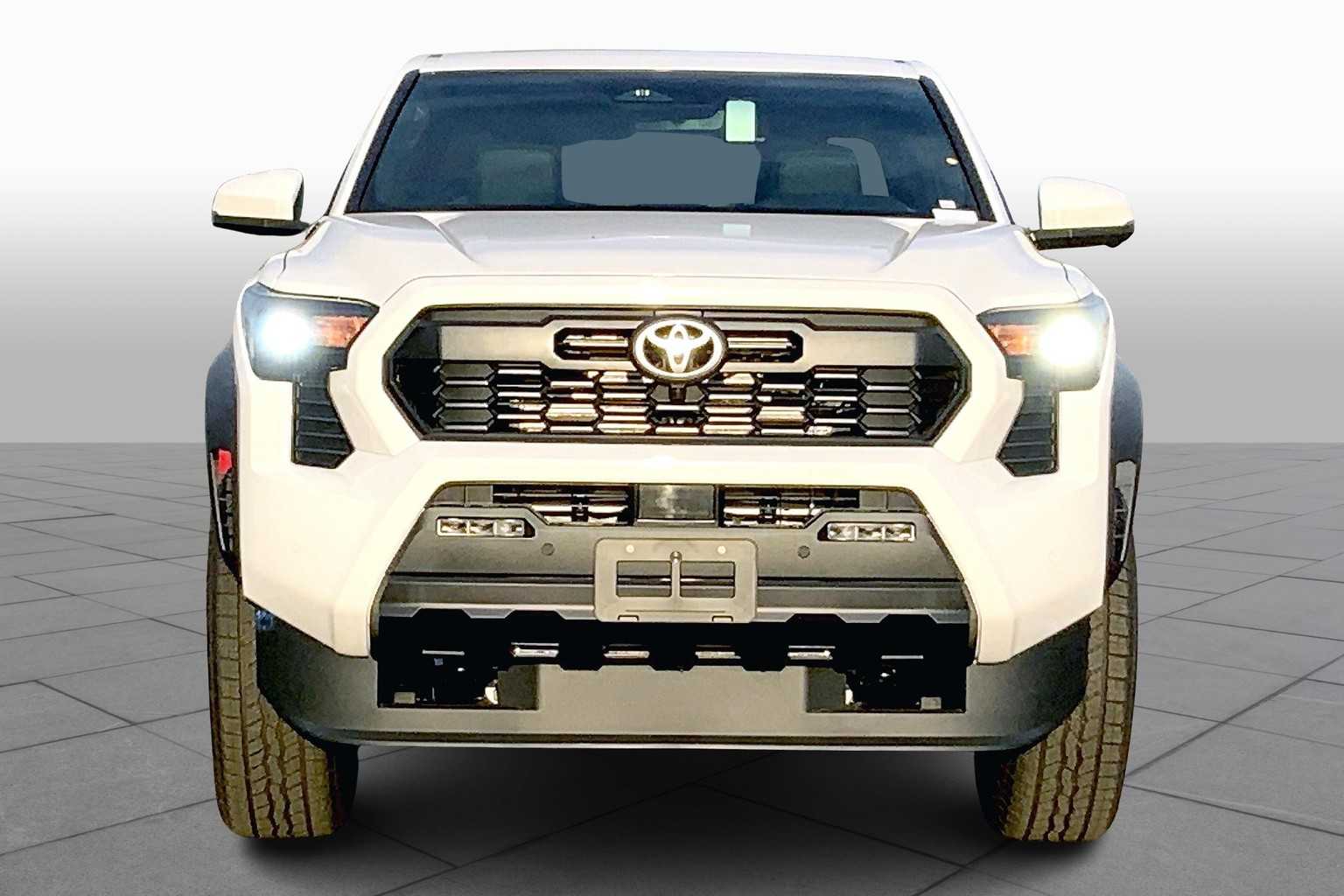 2025 Toyota Tacoma TRD Off-Road photo 3