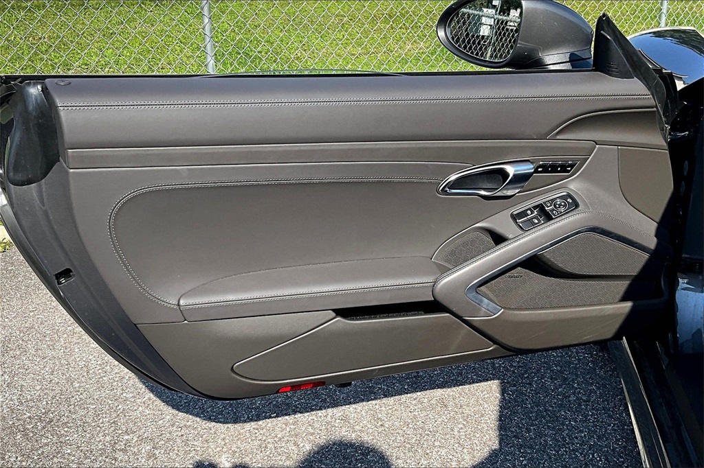 2025 Porsche Cayman S photo 18
