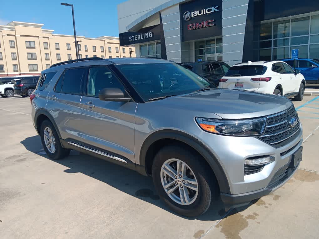 2023 Ford Explorer XLT photo 2