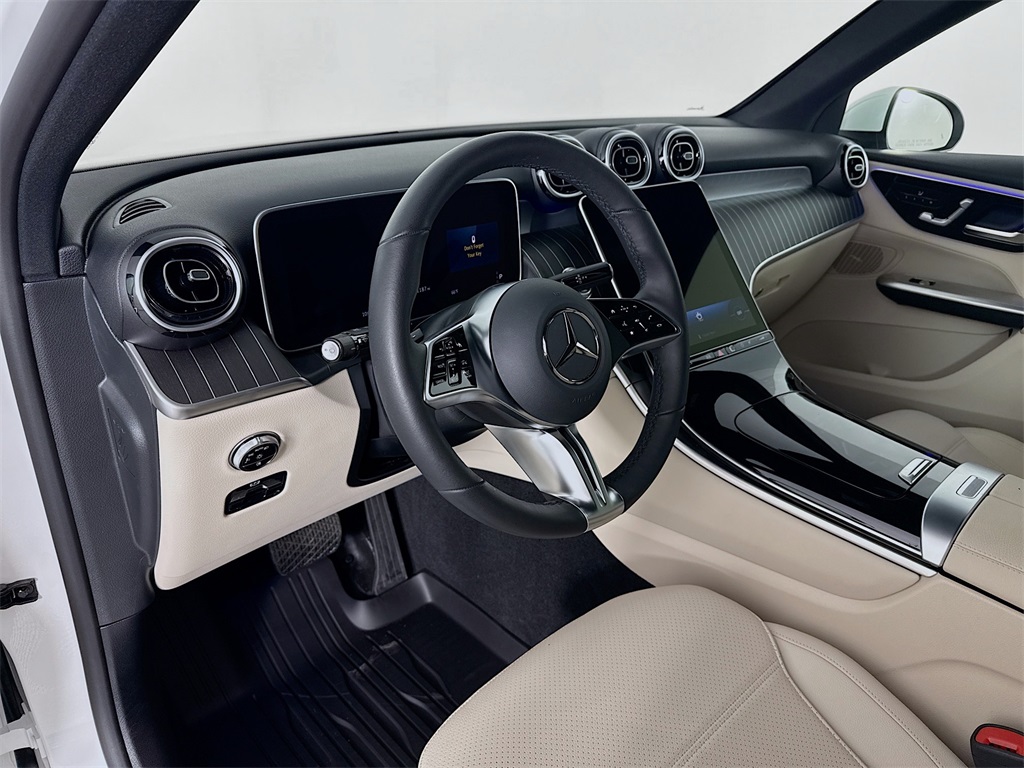 2025 Mercedes Benz GLC 300 4MATIC photo 4