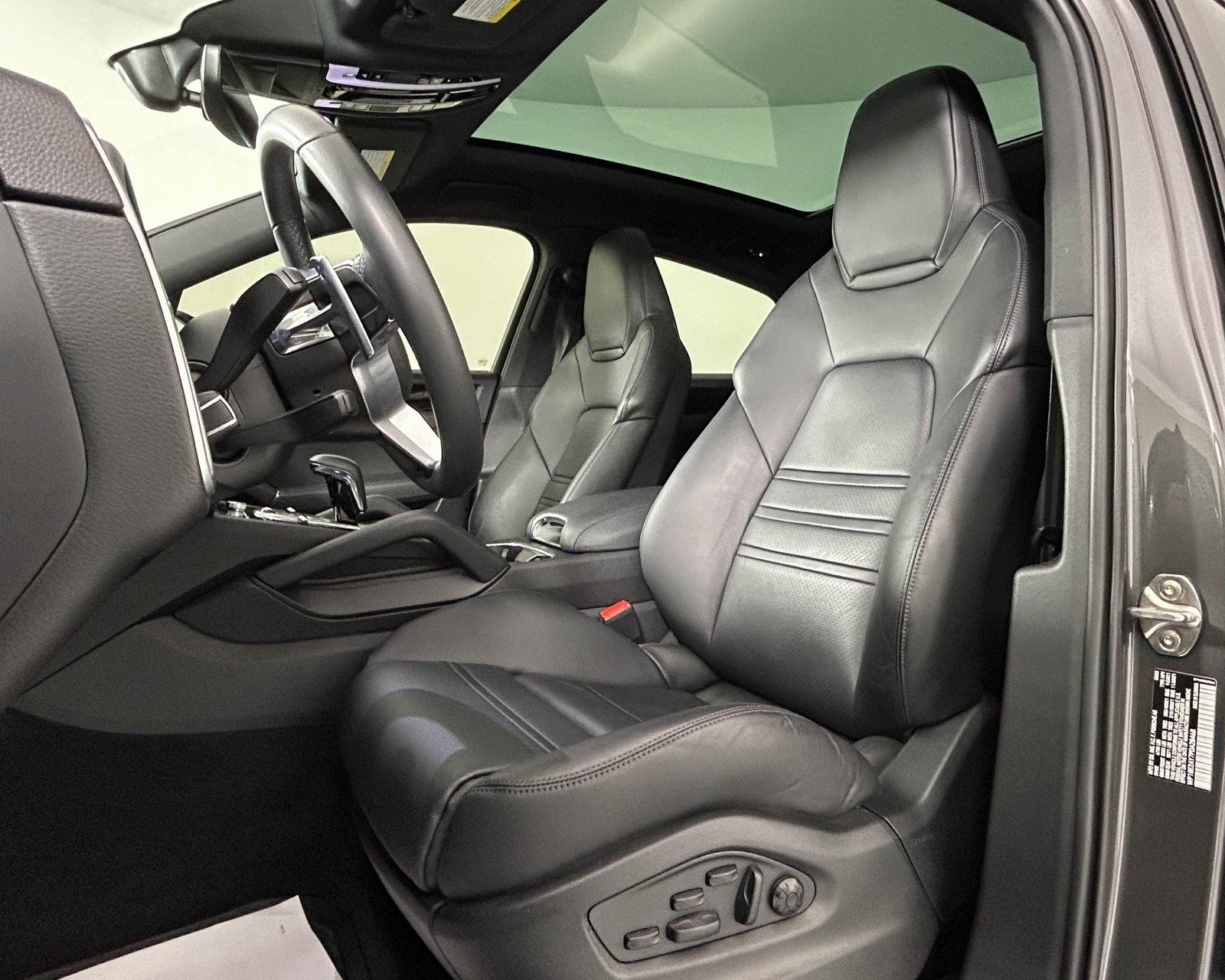 2023 Porsche Cayenne E-Hybrid Coupe photo 5