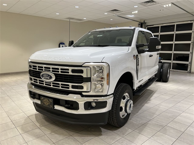 2026 Ford F-350 Super Duty Chassis Cab XLT's photo