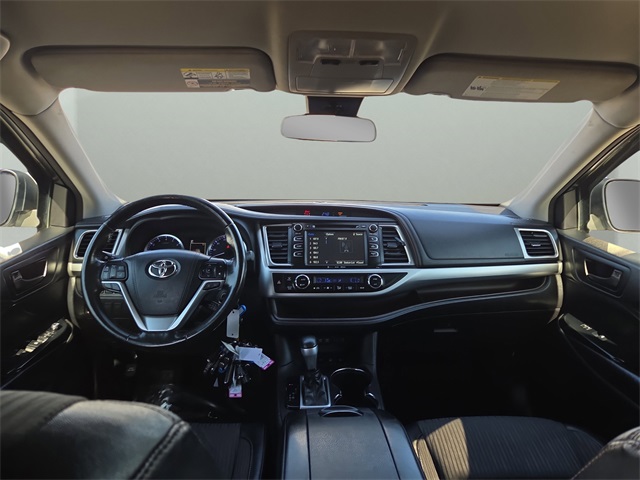 2018 Toyota Highlander LE Plus photo 2