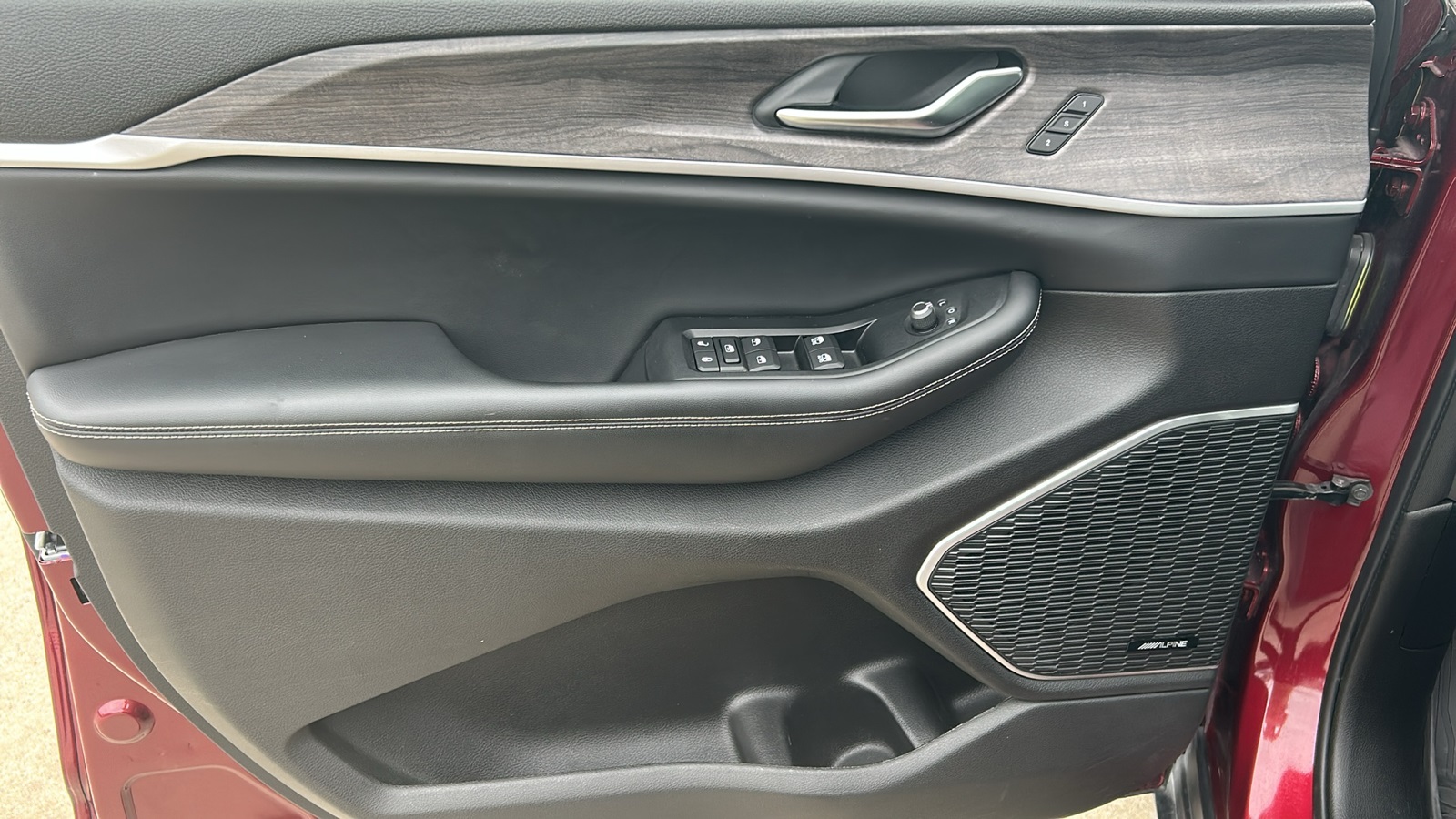 2023 Jeep Cherokee Base photo 14