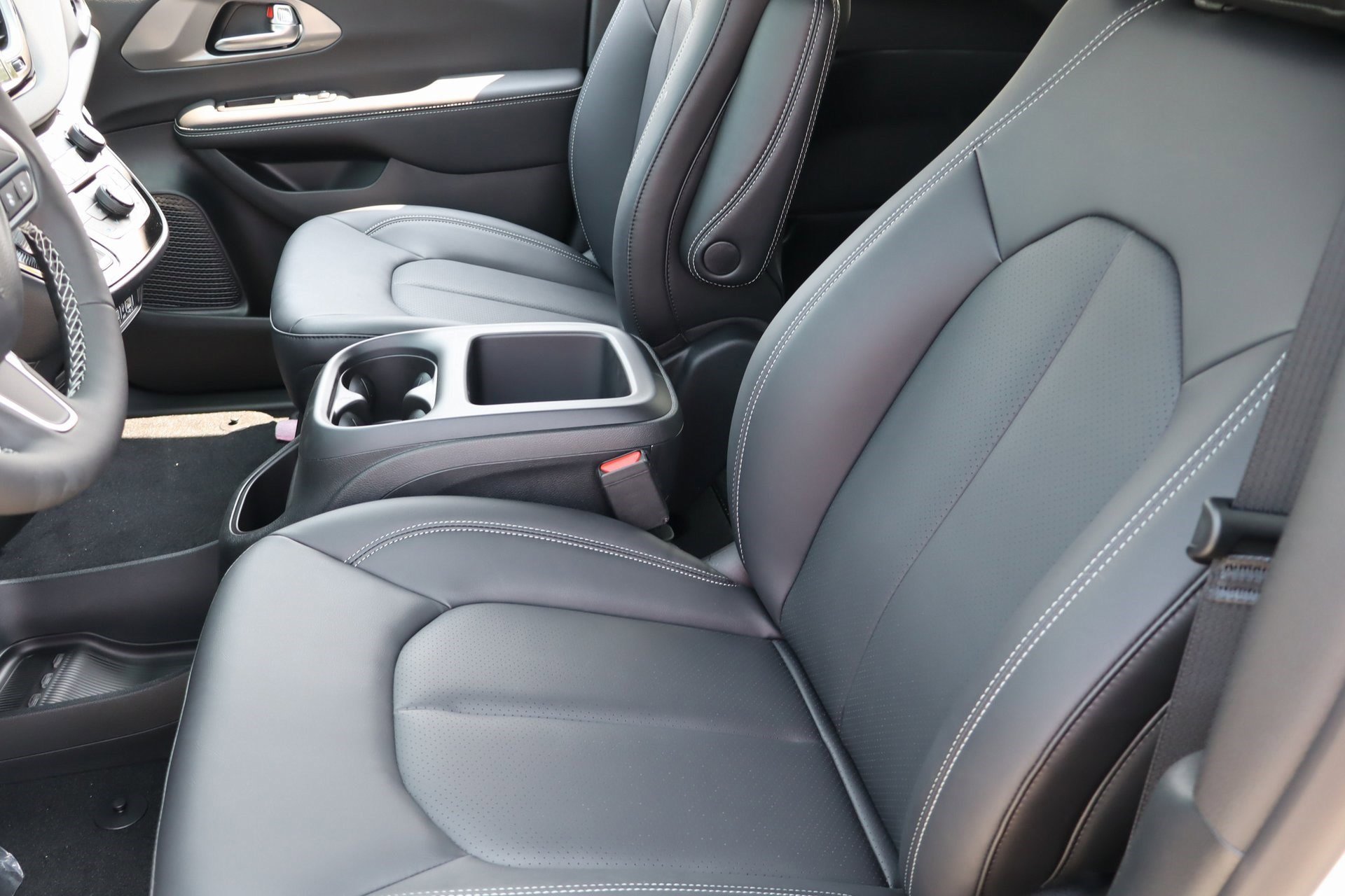 2025 Chrysler Voyager LX photo 19