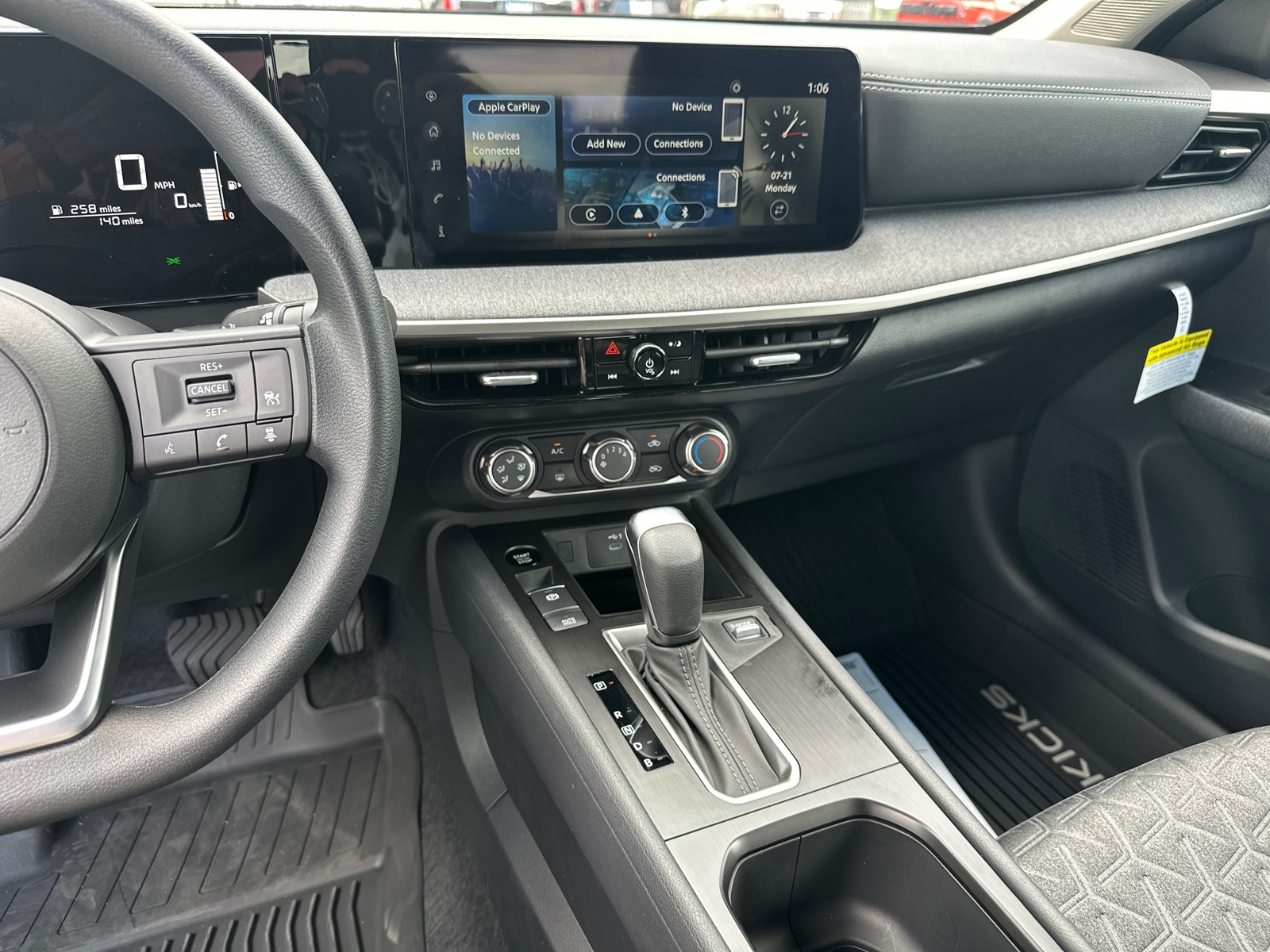 2025 Nissan Kicks SV photo 27