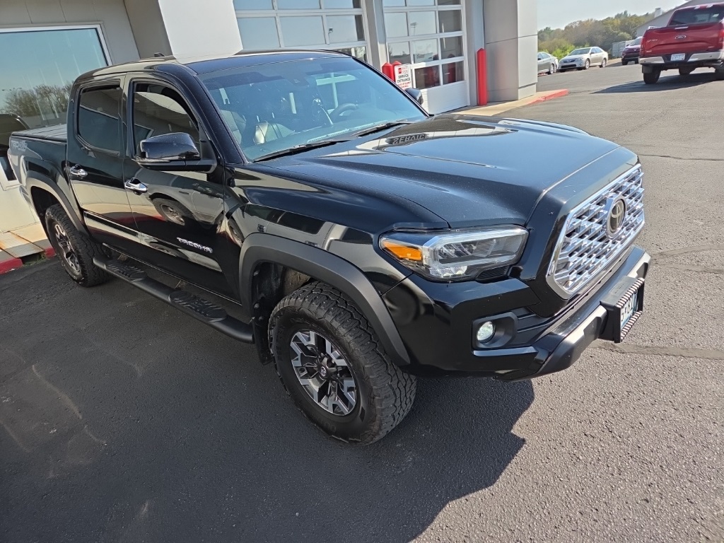 2023 Toyota Tacoma TRD Off-Road photo 2