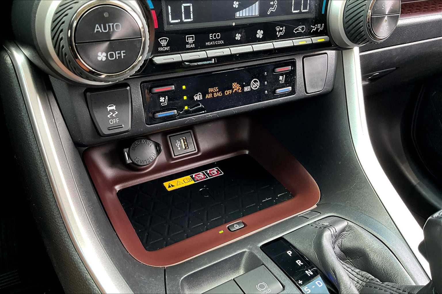 2024 Toyota RAV4 Hybrid Limited photo 32