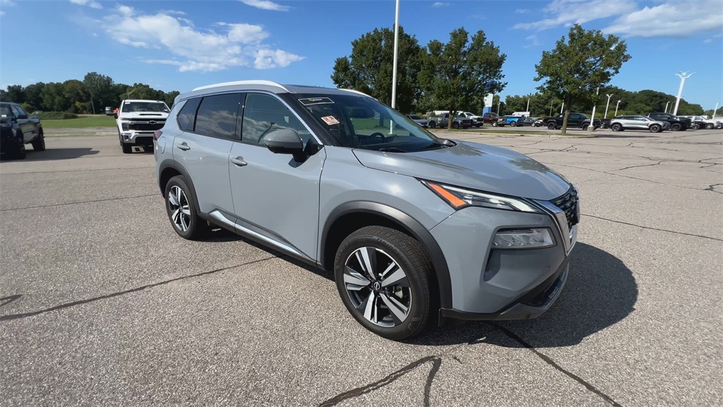 2023 Nissan Rogue SL photo 2