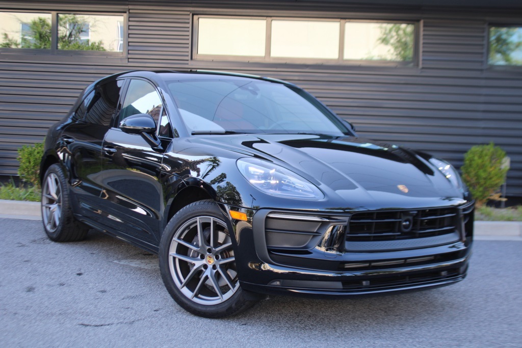 2025 Porsche Macan T photo 9