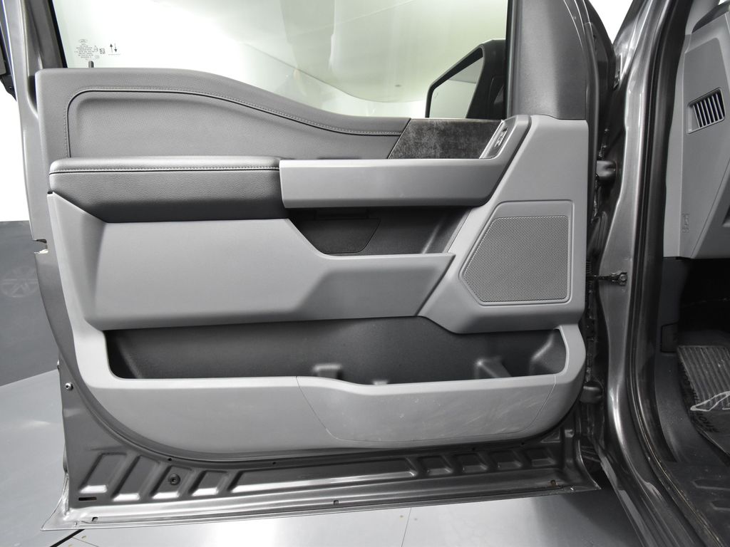2022 Ford F-150 XLT photo 13