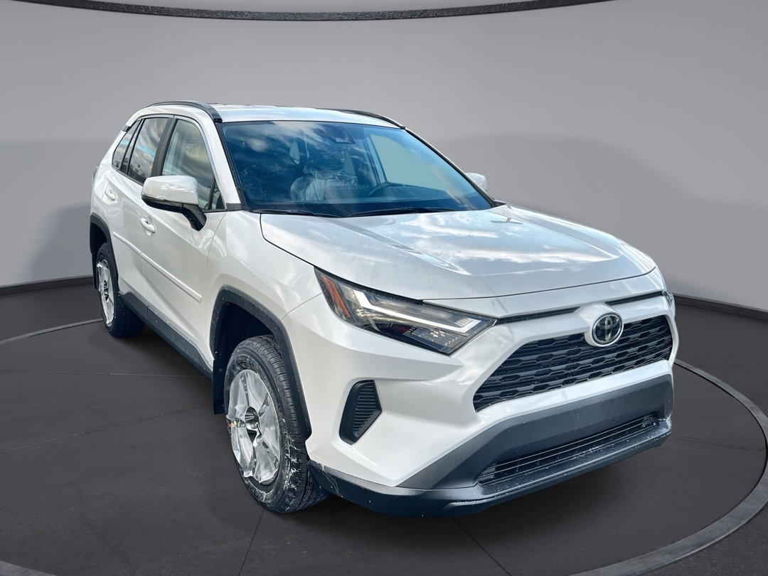 2025 Toyota RAV4 XLE's photo