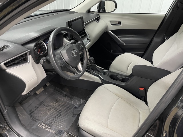 2022 Toyota Corolla Cross LE photo 14
