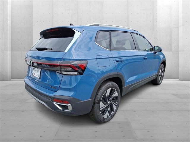 2025 Volkswagen Taos SE photo 3