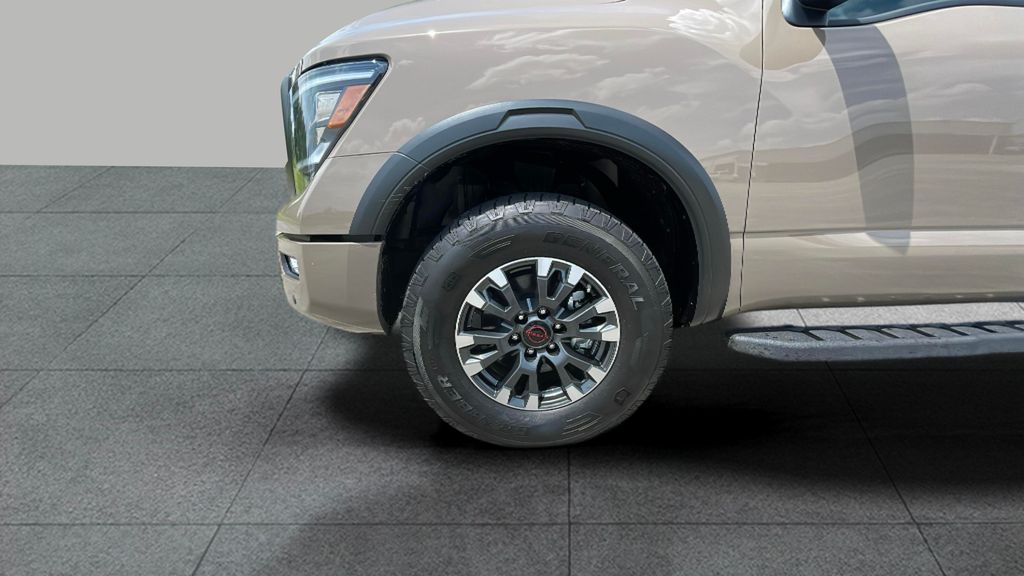 2024 Nissan Titan PRO-4X photo 19