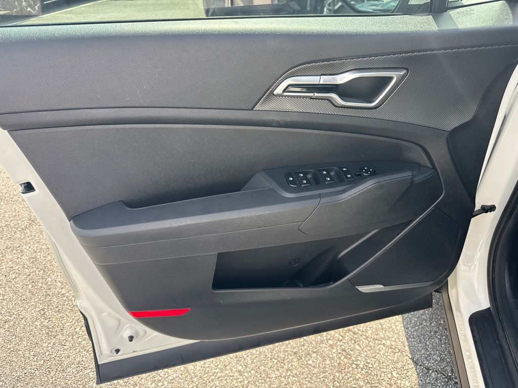 2023 Kia Sportage Hybrid LX photo 10