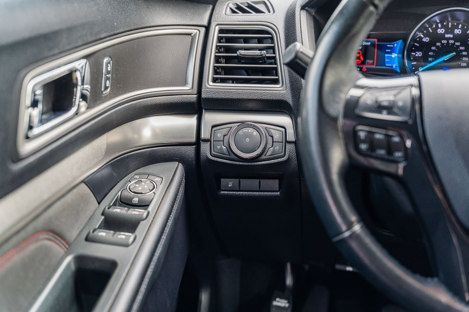 2019 Ford Explorer XLT photo 23