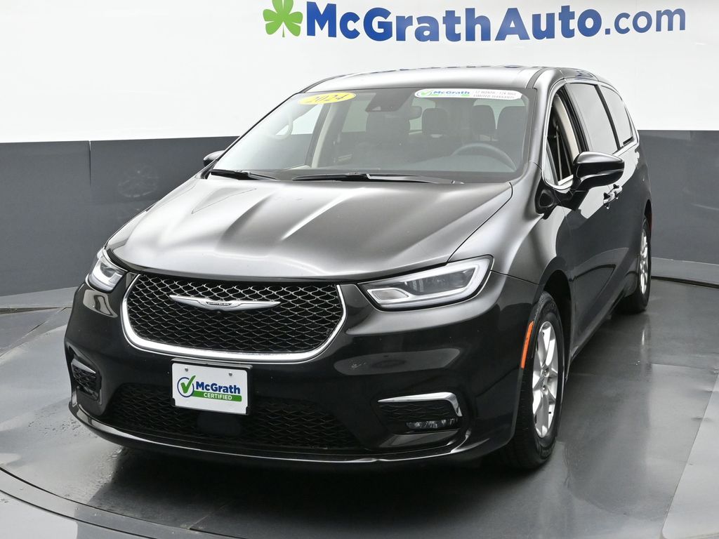 2024 Chrysler Pacifica Touring L photo 3
