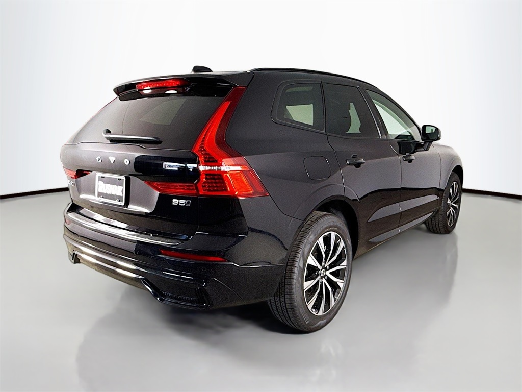 2025 Volvo XC60 B5 Core photo 4