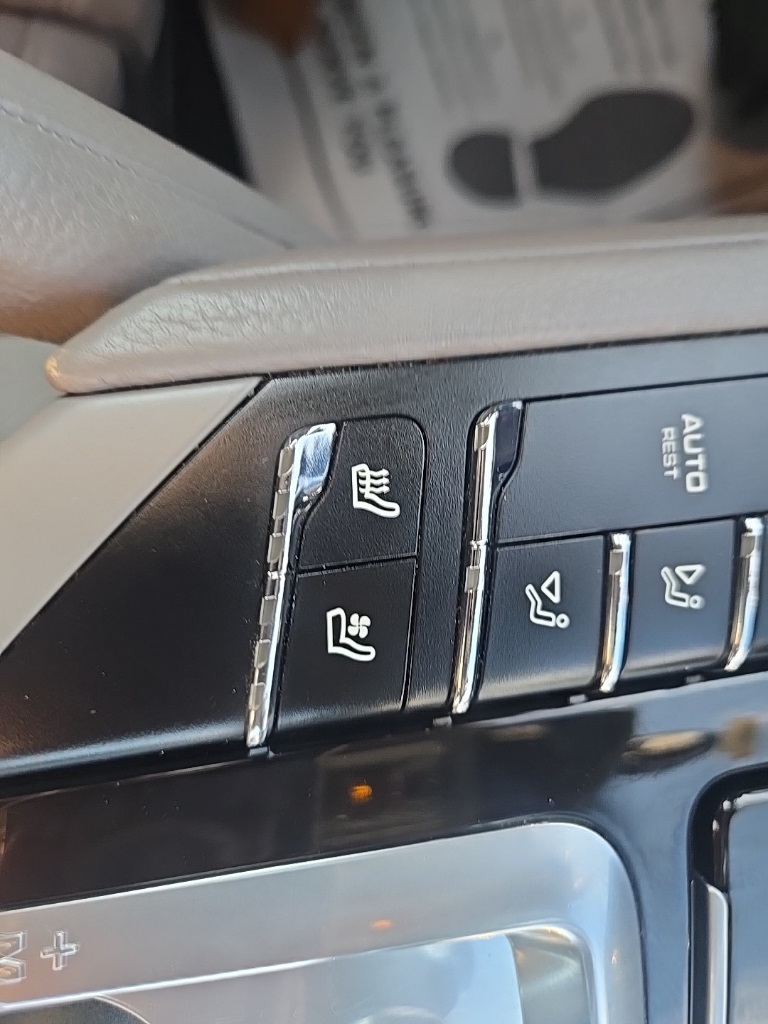 2013 Porsche Cayenne Base photo 18