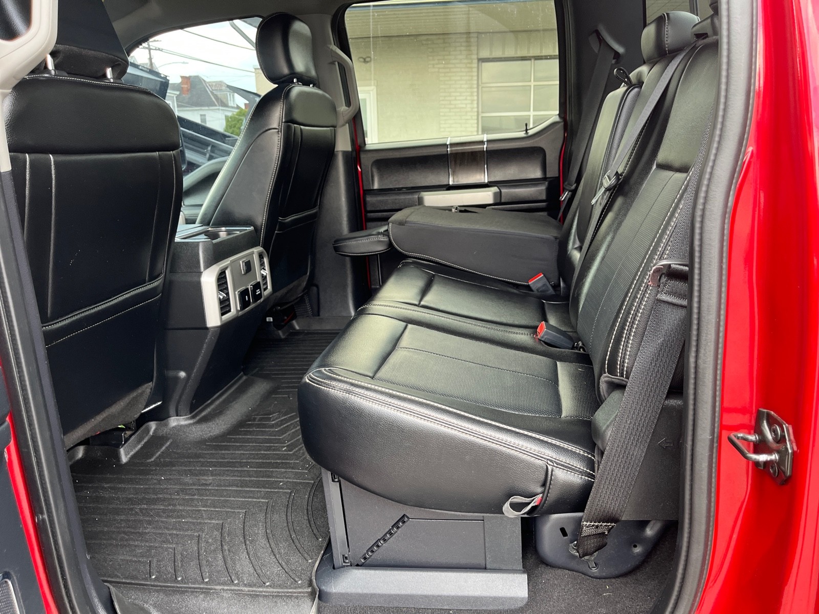 2021 Ford F-250 Lariat photo 8