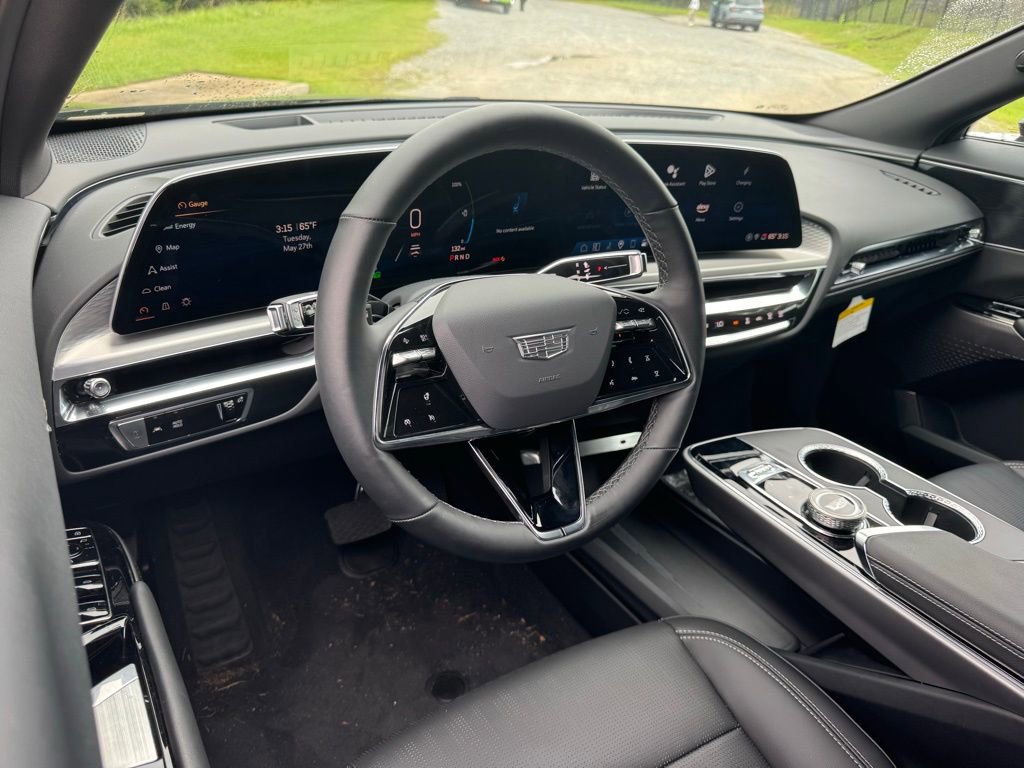 2025 Cadillac Lyriq Luxury photo 3