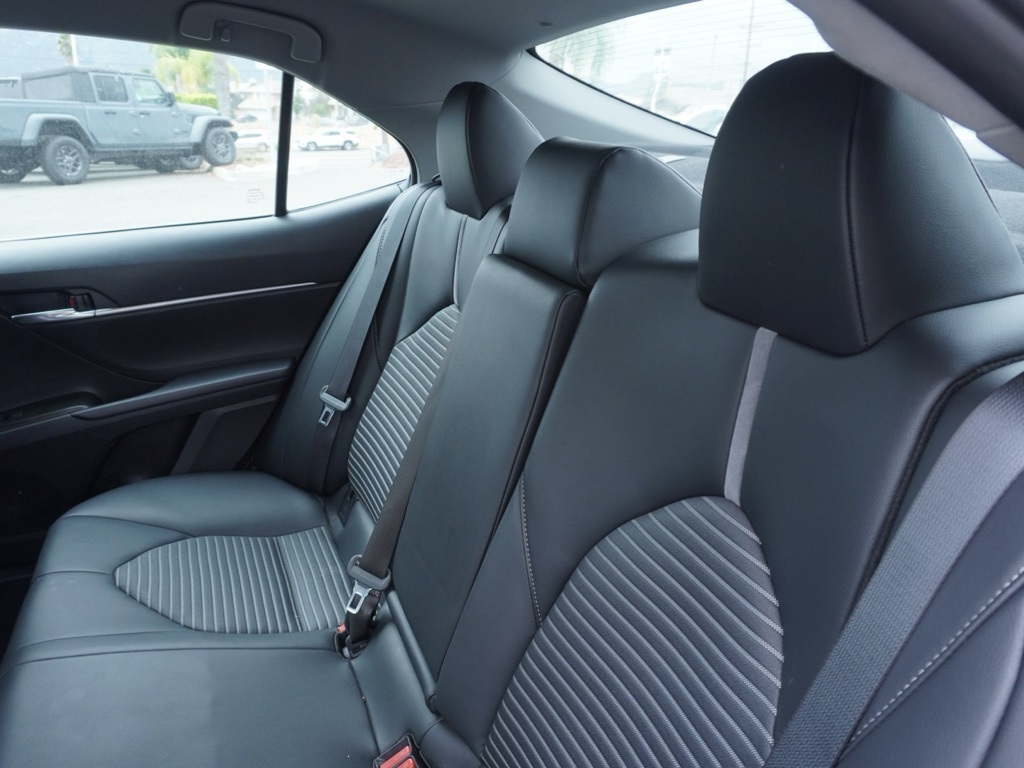 2023 Toyota Camry SE photo 18