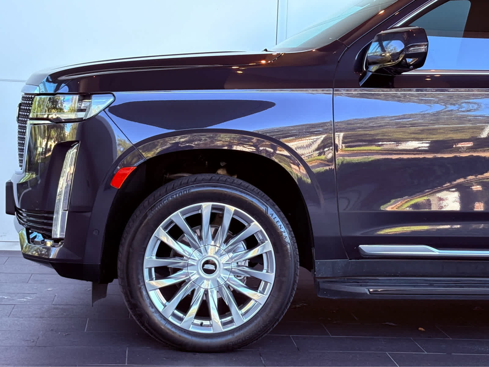 2023 Cadillac Escalade Premium Luxury photo 4