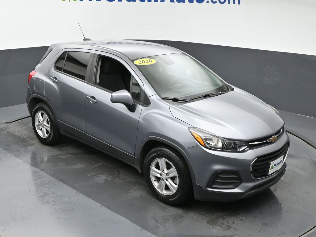 2020 Chevrolet Trax LS photo 2
