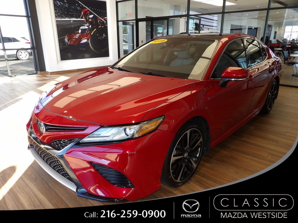 2019 Toyota Camry XSE's photo