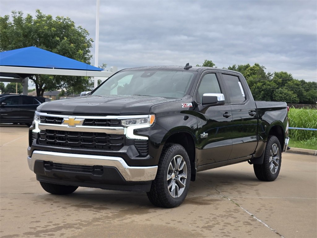 2025 Chevrolet Silverado 1500 LT photo 2