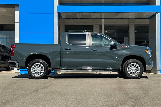 2025 Chevrolet Silverado 1500 LT photo 3