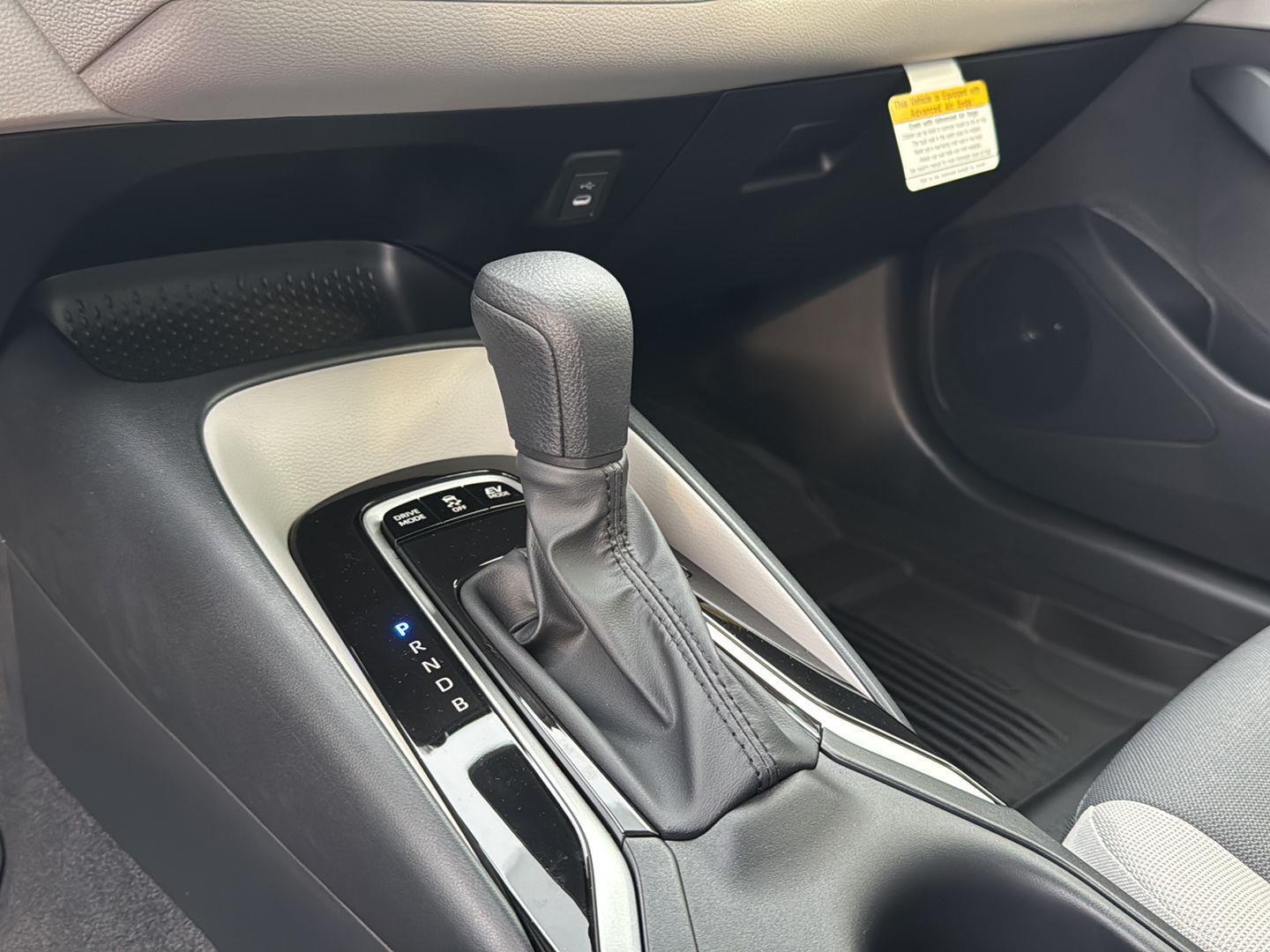 2025 Toyota Corolla Hybrid LE photo 24