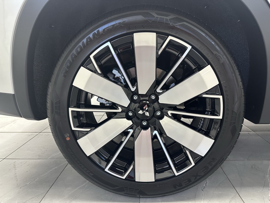 2025 Mitsubishi Outlander SE photo 10