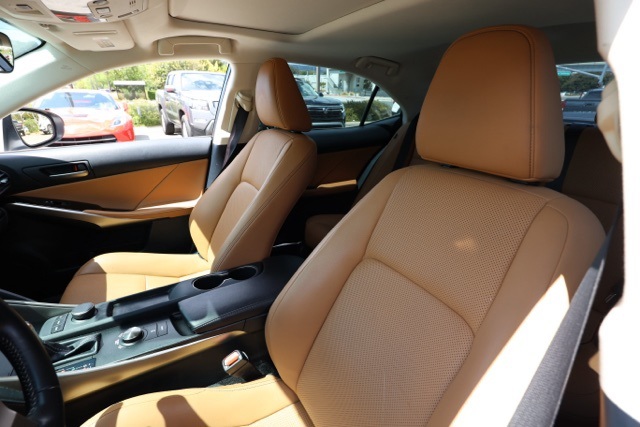 2020 Lexus IS 300 photo 14