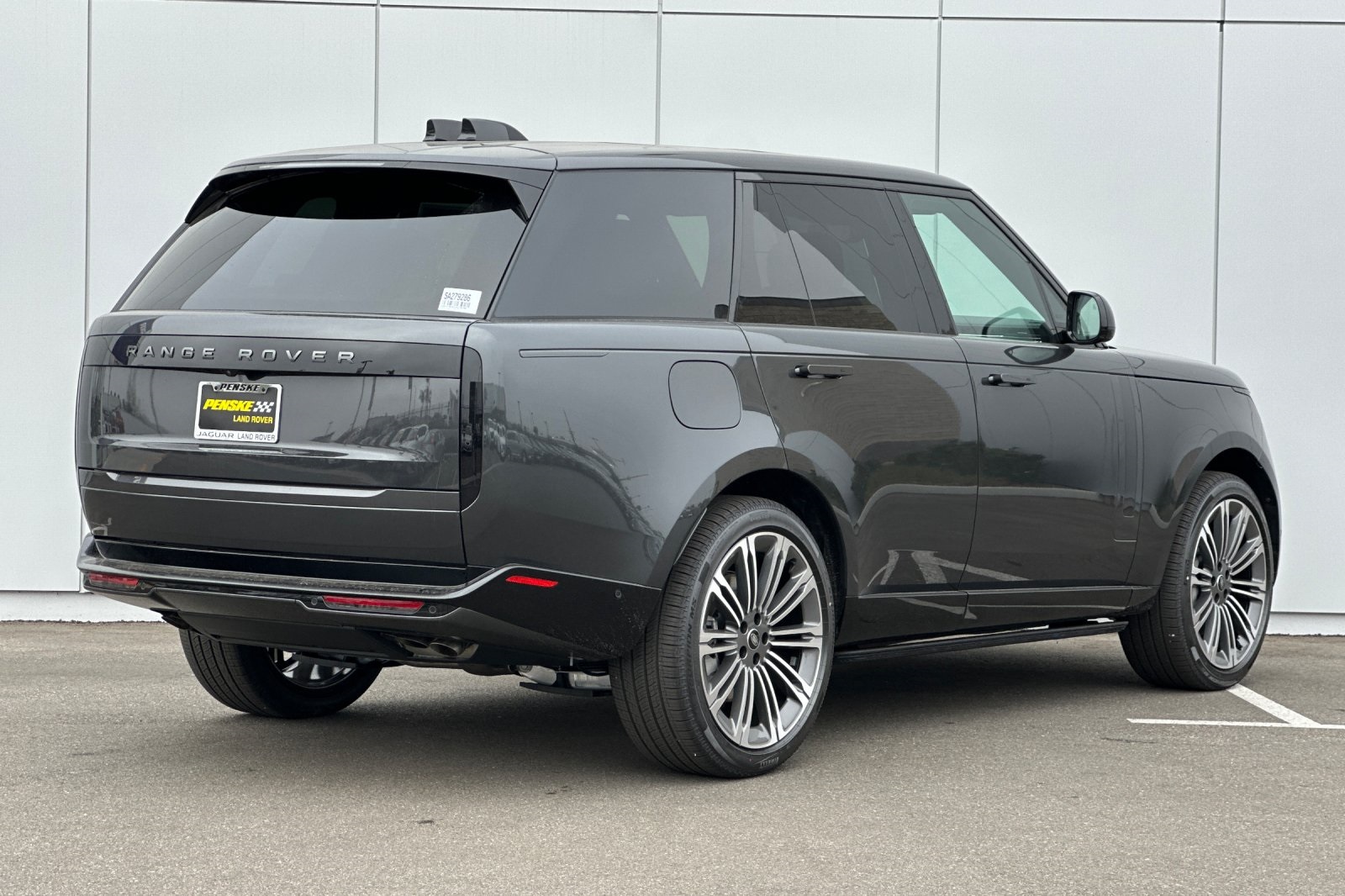 2025 Land Rover Range Rover SE photo 5