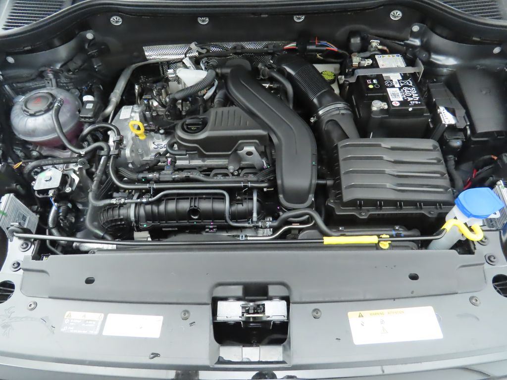 2025 Volkswagen Taos SE photo 28