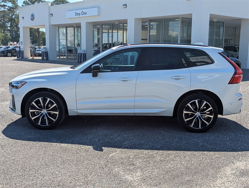 2023 Volvo XC60 B5 Plus photo 3