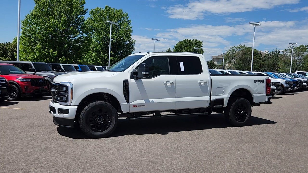 2025 Ford F-250 Lariat photo 2